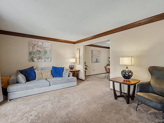 3rd image of 441 Pinehurst Dr