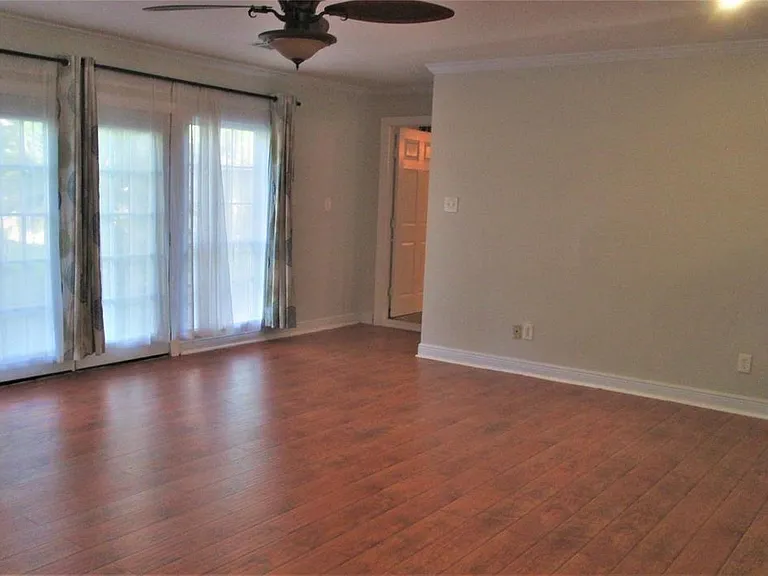1514 Zora St — Photo 9