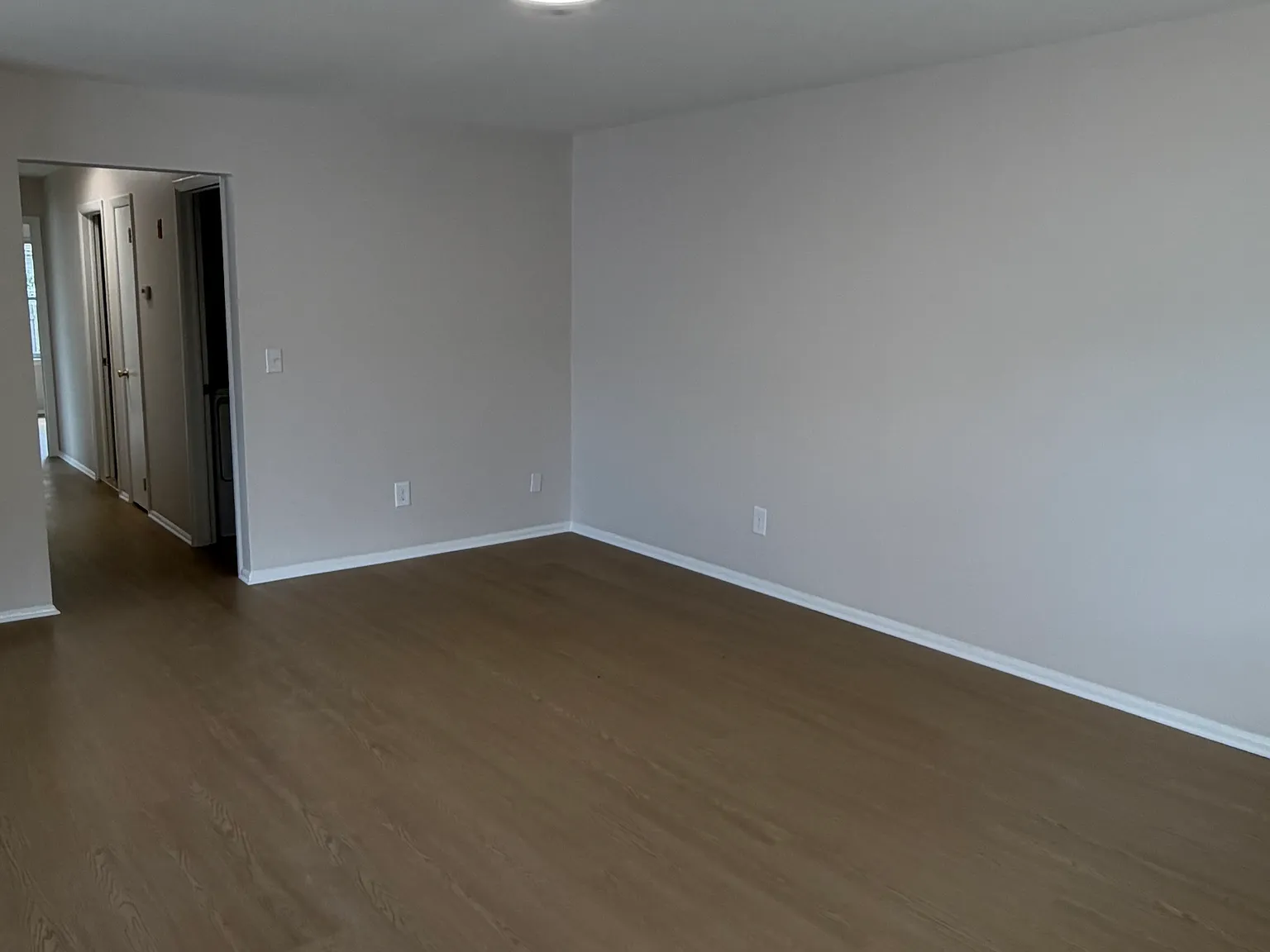 2 bed, 1034 sqft, $2,300 — Photo 2