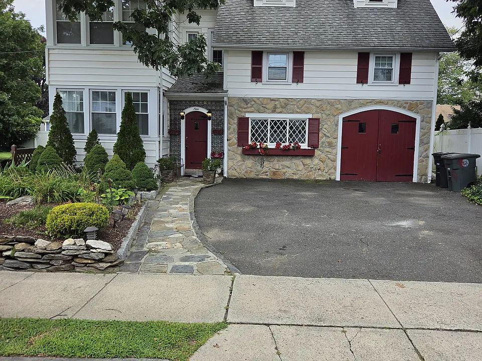 9 Brookdale Ave #A1
