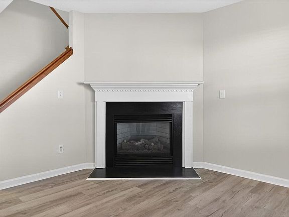 4th image of 2604 Dwight Pl