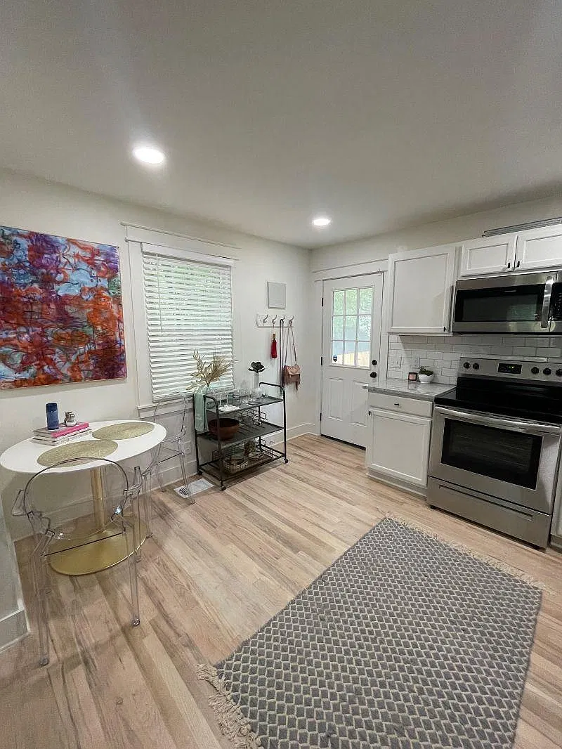 2 bed, 750 sqft, $2,200 — Photo 4