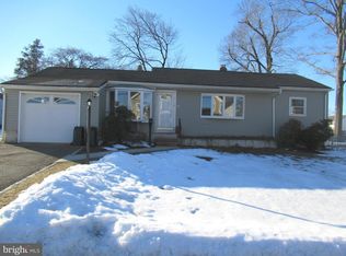 30 Clarendon Ave, Hamilton, NJ 08620