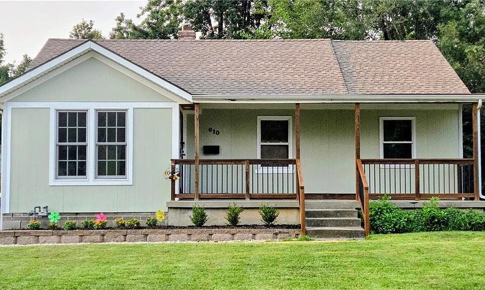 1st image of 610 W 86th Ter