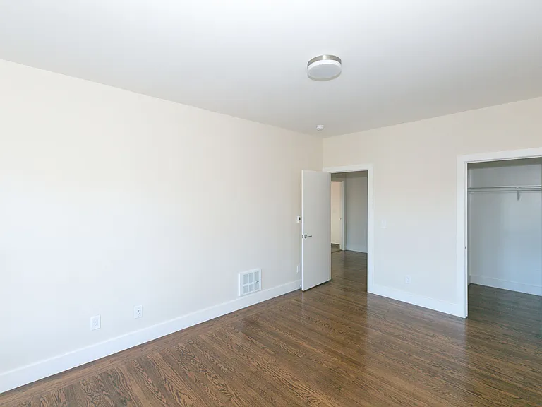 430 Baker — Photo 9