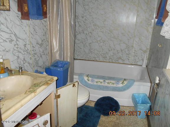 4th image of 6247 N Grace Ave