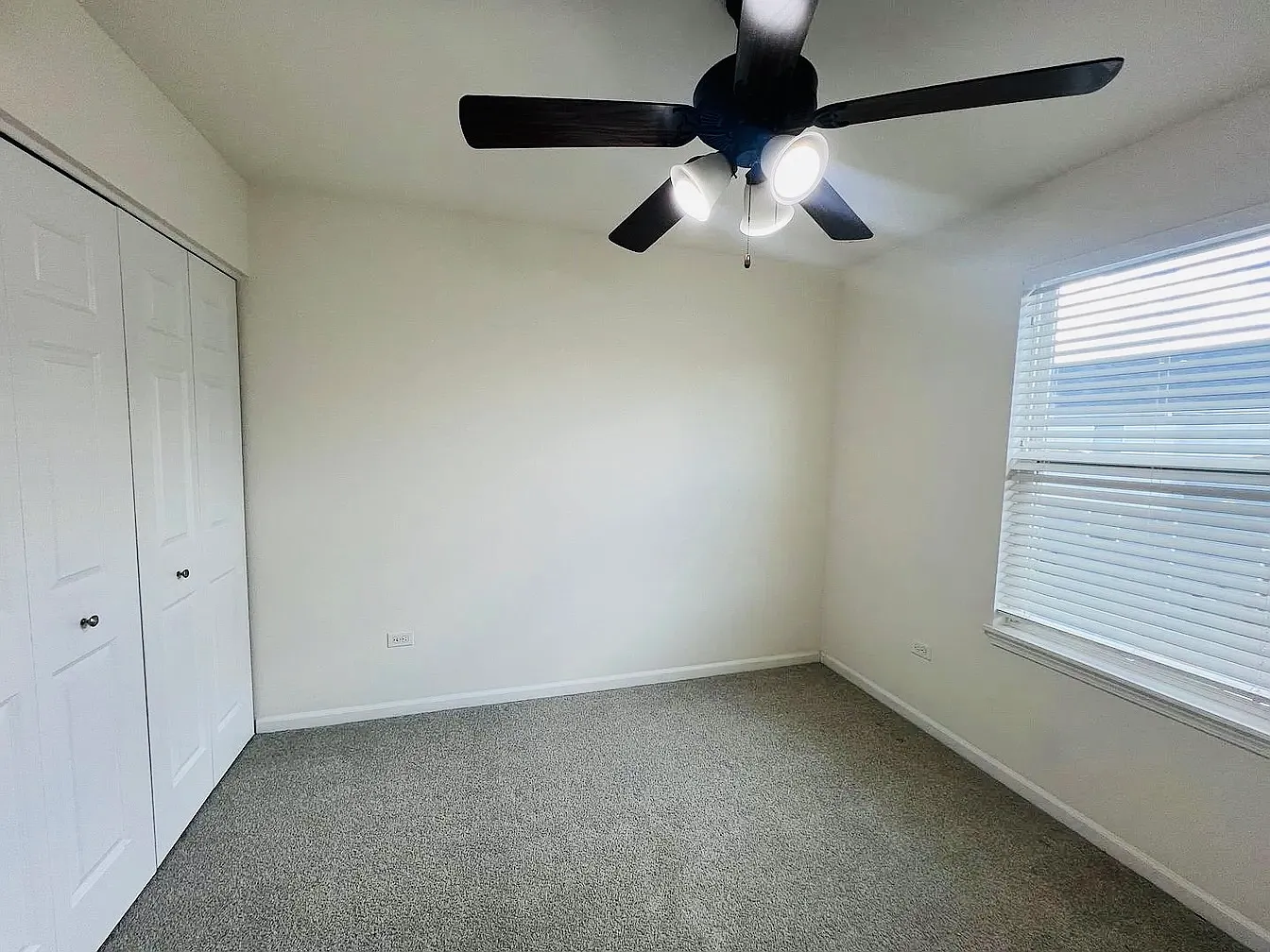 3 bed, 2.5 bath, 1910 sqft, $3,195 — Photo 2