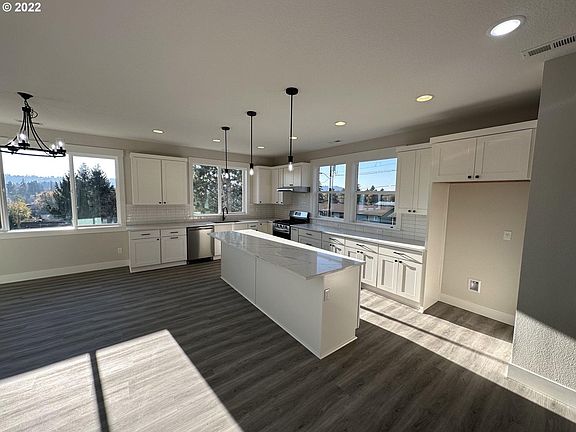 3rd image of 5884 SE Jennings Ave