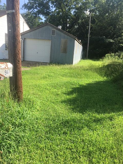 2nd image of 953 Oak Grove Rd