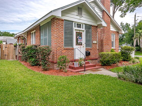 5th image of 3843 Hollingsworth St