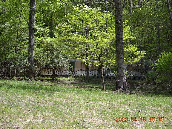3rd image of 165 Holly Ln