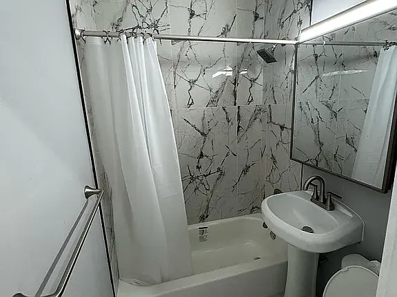 235 Davenport Ave #3 — Photo 2