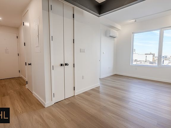 4th image of 931 Carroll St #605