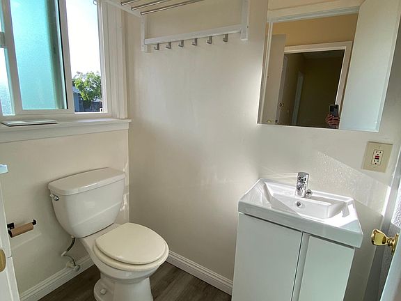 5th image of 914 S Vecino Dr