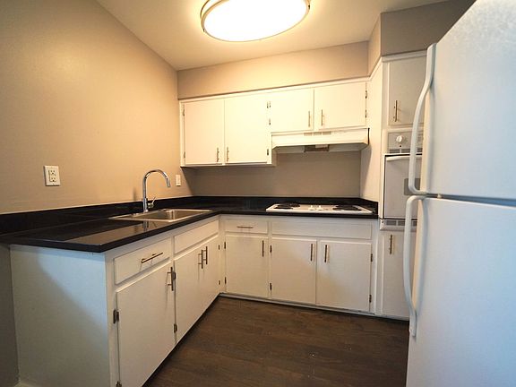 3rd image of 1536 Oxford St APT 4