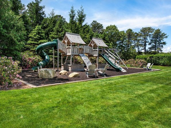 122 Pinquickset Cove Circle, Cotuit, MA 02635