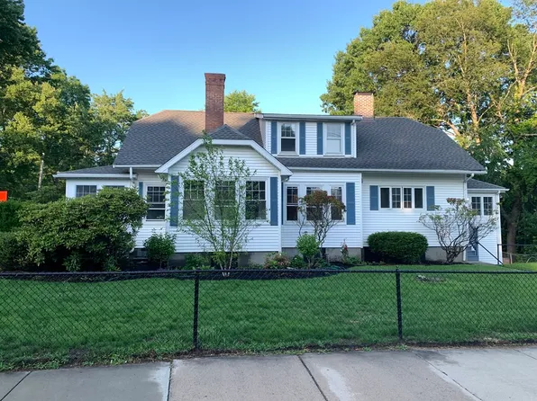 3 Hollywood Rd, West Roxbury, MA 02132