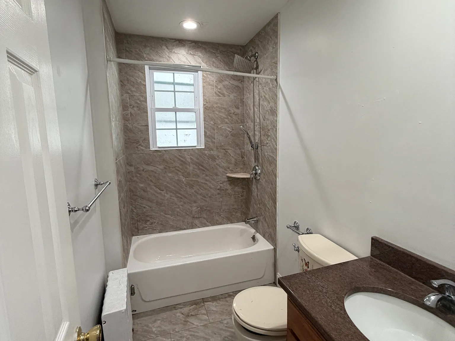 3 bed, $2,300 — Photo 4