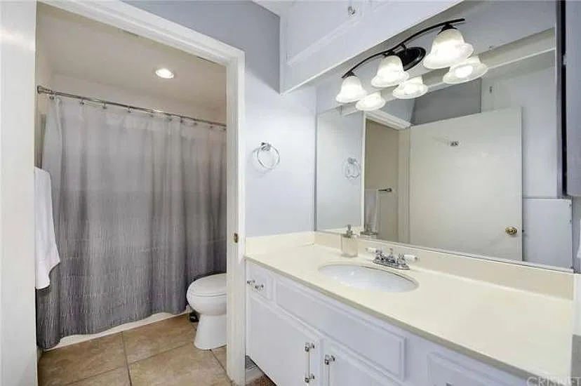 8463 De Soto Ave — Photo 3