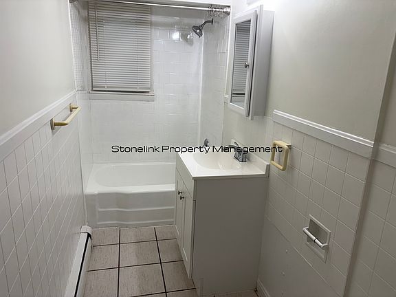 5th image of 247 Blackstone St APT 4