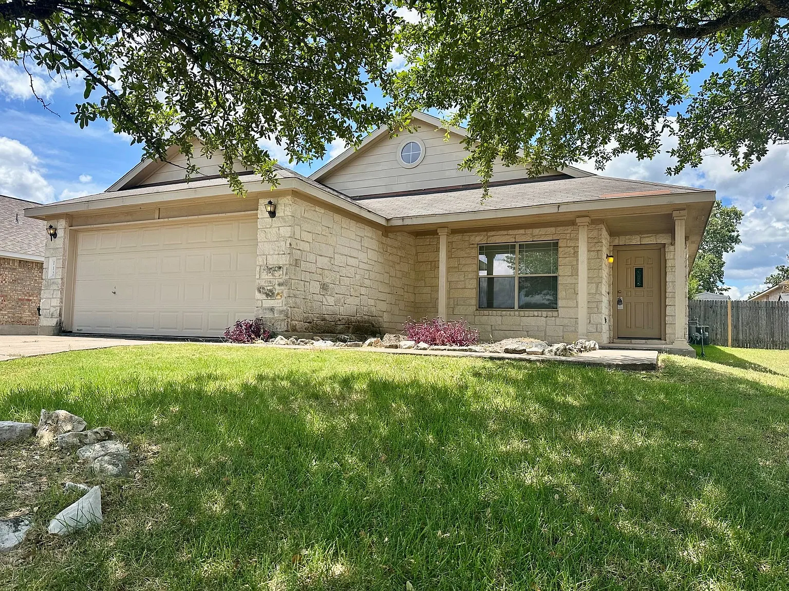 3 bed, 2.0 bath, 1611 sqft, $1,895 — Photo 3