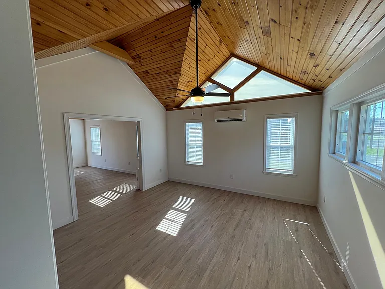 434 East Ave #A — Photo 2