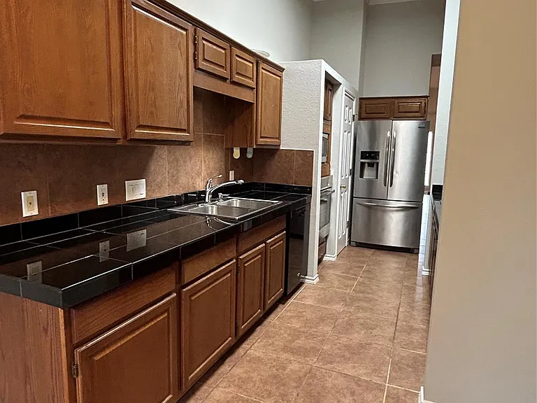6013 Abilene Trl — Photo 4