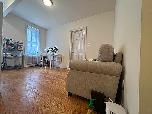 4th image of 227 E 50th St APT 19