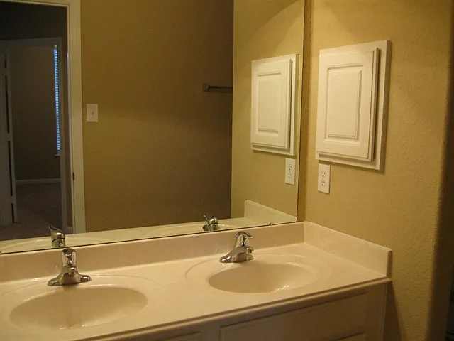 1402 Chandler Cv — Photo 12