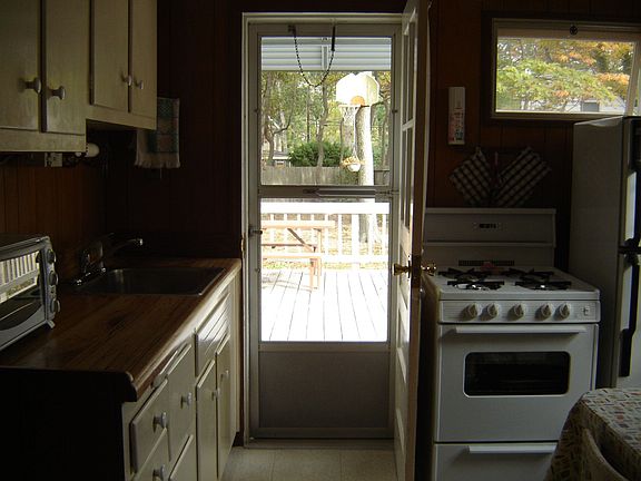 5th image of 26 Dogwood St
