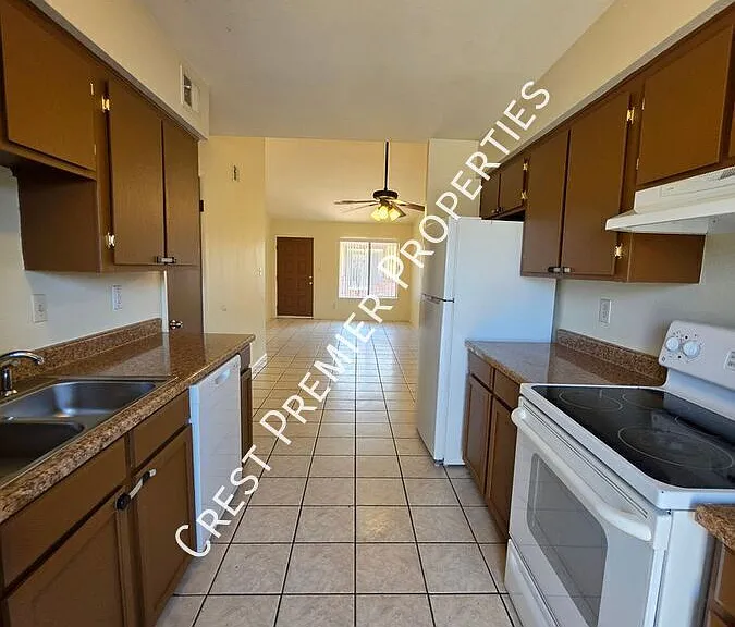 627 E Knoll St #2 — Photo 21