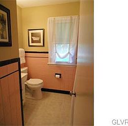 5th image of 803 Hickory Ln