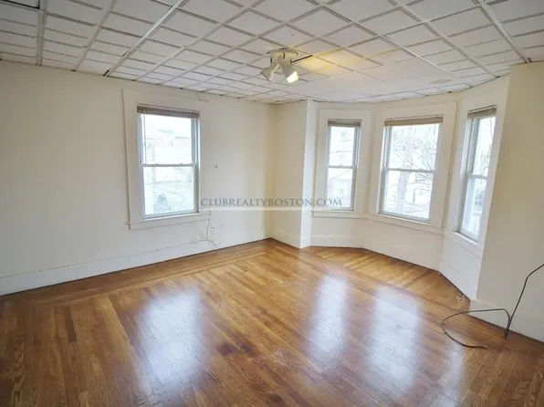 23 Cushing St #2, Waltham, MA 02453