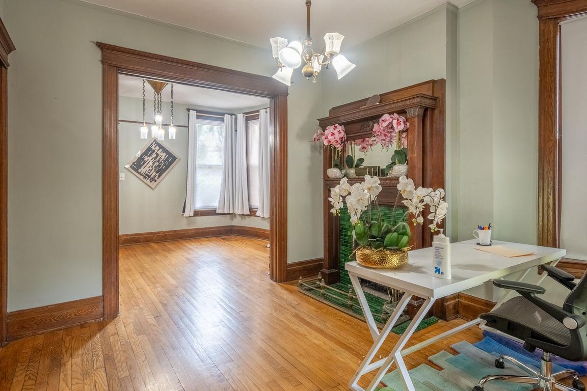 next background image