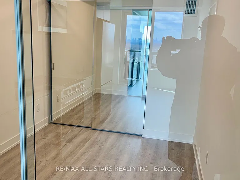 60 Central Park Dr #1502 — Photo 9