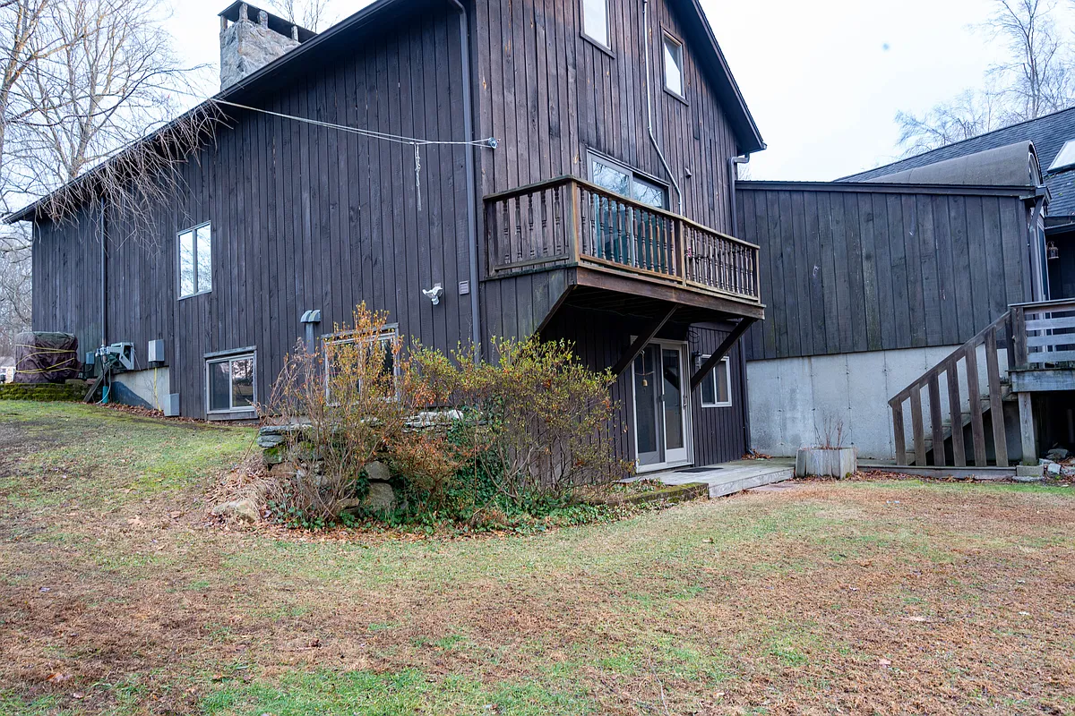 Building Photo - 215 Old Newtown Rd #1