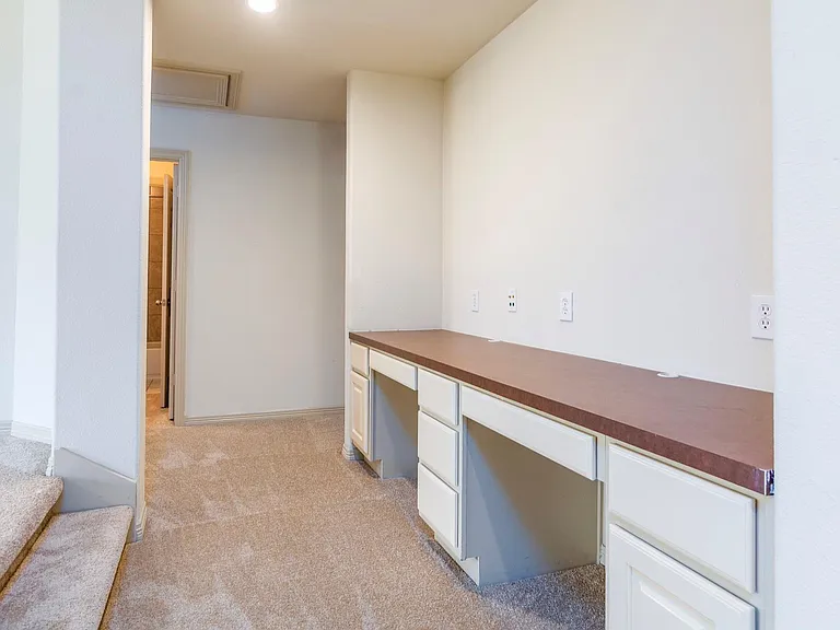 62 S Longsford Cir — Photo 36