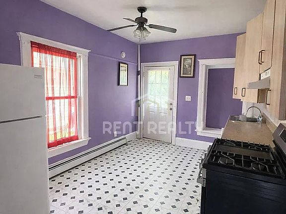 3rd image of 120 N Main St APT 4