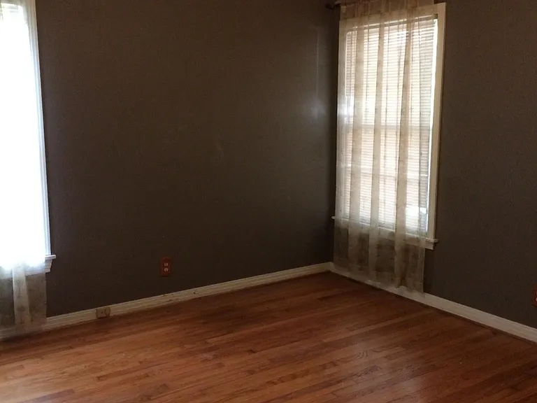 2203 Tisinger Ave — Photo 9