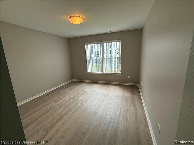 8413 Heywood Cir — Photo 21