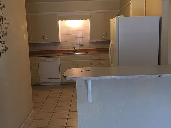 2nd image of 1910 Gregory Dr APT B