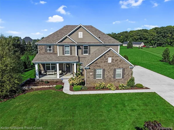 137 Crestview Dr, Rochester, MI 48306