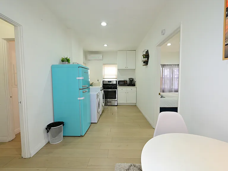 Fully upgraded and fully furnished spacious and bright apartment across from PCC. perfect for caltech and pcc students (we accept co-signer).