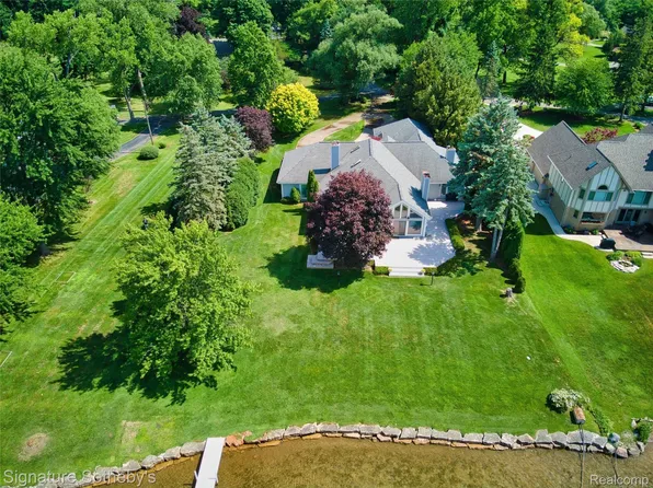 2020 Lake Angelus Shrs, Lake Angelus, MI 48326