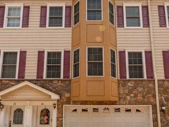 330 Maple Avenue #27, Westbury, NY 11590