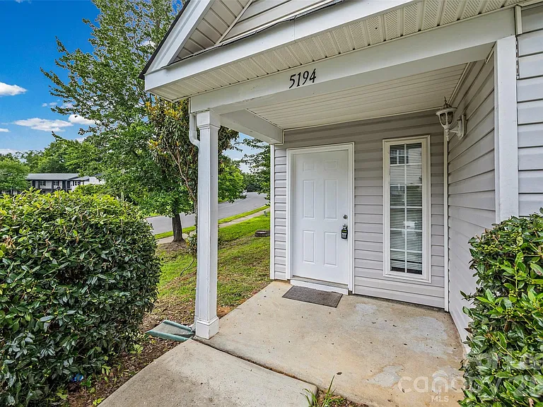 5194 Brooktree Dr — Photo 2