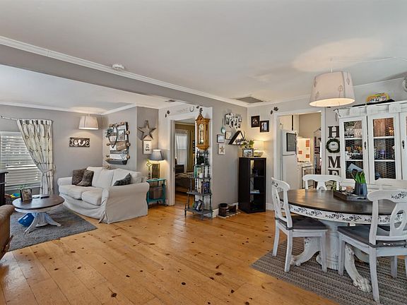 5th image of 242 Foresthill Ave