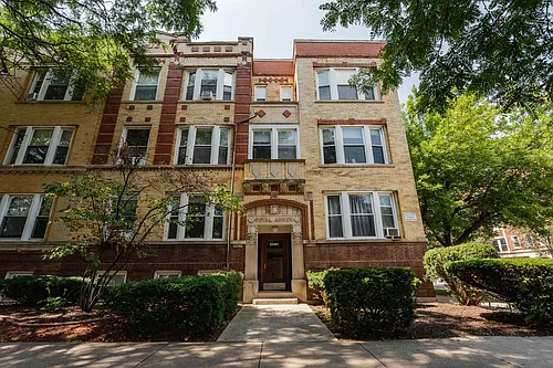 1945-1955 W Montrose Ave #4354-4356 Photo 1