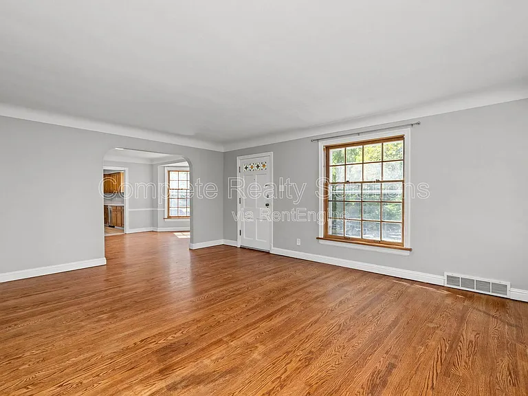524 Gerald Pl — Photo 5