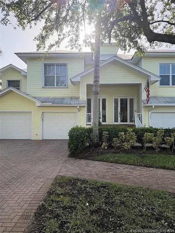 3 bed, 2.0 bath, 2077 sqft, $2,800 — Photo 1